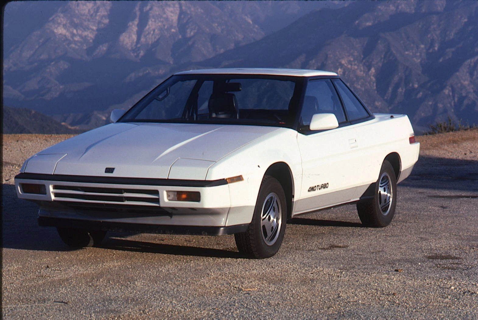 XT ؛ معرفی و مشخصات فنی سوبارو اکس تی 1985 Subaru XT