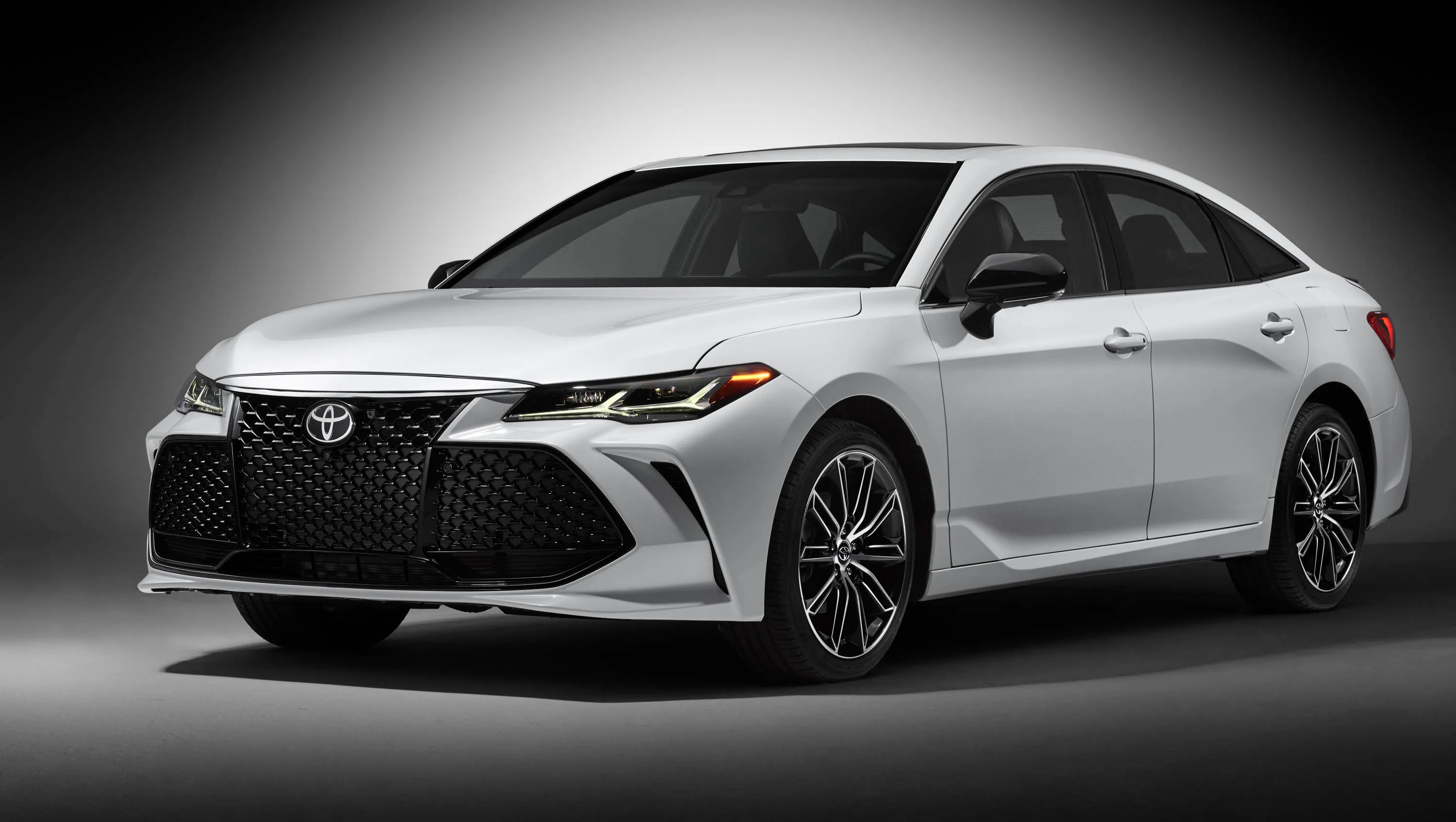 مشخصات فنی تویوتا آوالون نسل پنجم Toyota Avalon 2019
