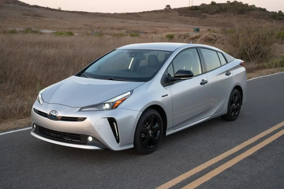 مشخصات فنی تویوتا پریوس Toyota Prius XW70