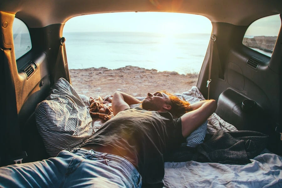 زندگی در خودرو Life in a car